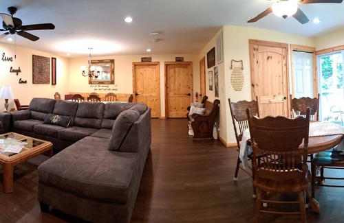 Gatlinburg Cottage | 5.STAR 🐻 5.bedroom 3.bath - ADA - 6.min to Downtown. Newly remodeled for 2023.
