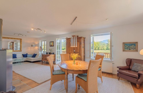 Uebersee Apartment | 5 star apartment with 180 degree mountain view near the Chiemsee