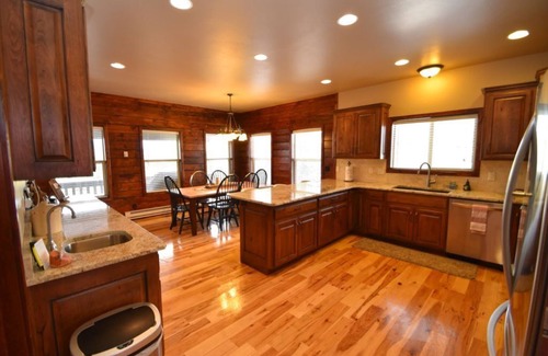 Long Valley Junction House | 5 STAR Luxury Cabin 3bd/3ba, Perfect base camp to N. Parks!