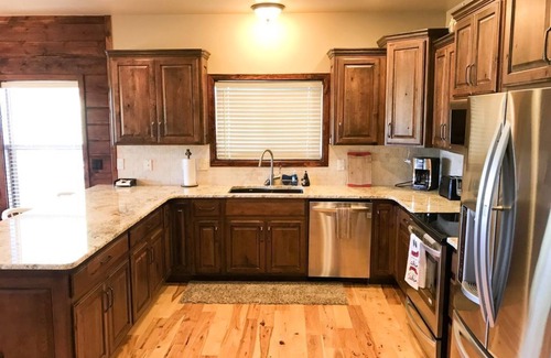 Long Valley Junction House | 5 STAR Luxury Cabin 3bd/3ba, Perfect base camp to N. Parks!