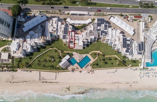 Zona Hotelera Villa | 5 Star Private Beach front Beautiful Villa only steps from the Ocean