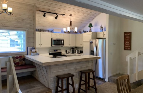 Mammoth Lakes House | 5-Star Solitude & Mammoth Mtn Views @ Snowcreek #237, Remodeled, Spa, Laundry