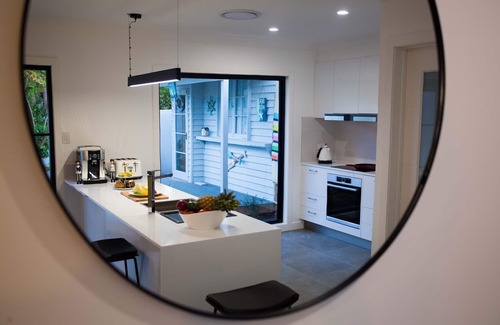 Surfers Paradise House | 5-Star Surfers Paradise Holiday House - Lamour House