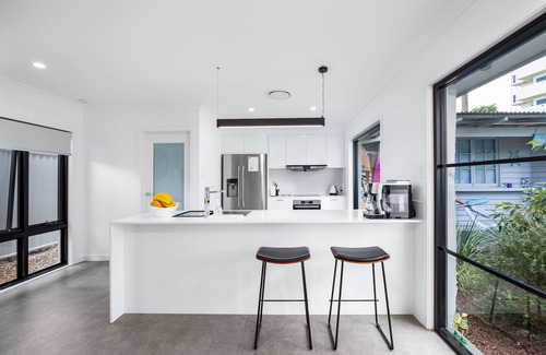 Surfers Paradise House | 5-Star Surfers Paradise Holiday House - Lamour House