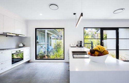 Surfers Paradise House | 5-Star Surfers Paradise Holiday House - Lamour House