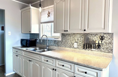 Neebing Cottage | 5 STARS! COTTAGE ON LAKE SUPERIOR Close to Grand Marais, MN & Thunder Bay, ON