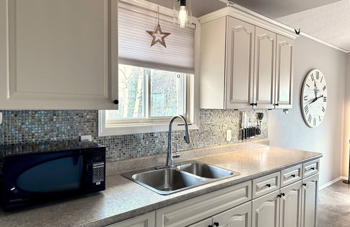 Neebing Cottage | 5 STARS! COTTAGE ON LAKE SUPERIOR Close to Grand Marais, MN & Thunder Bay, ON
