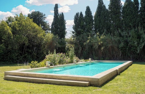 Mouries House | 5 to 11BR/10BA House w Pool, AC, 30 acres, St Rémy area - fully serviced option