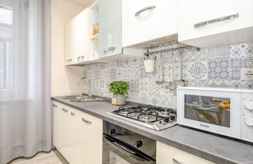 Desenzano del Garda City Centre Apartment | 50 meters from the lake, in the historic center with a terrace. Stella House