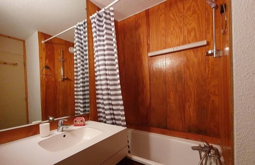 Bellentre Apartment | 50m from resort center, 1st floor, balcony, tv, ski locker, 27m², Montchavin La Plagne