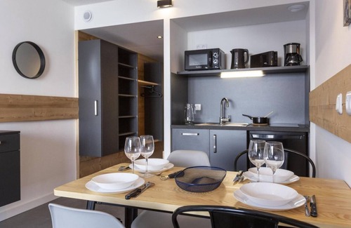 Arc-2000 Apartment | 50m from ski slopes, 9th floor, view mountain, balcony, tv, 28m², Les Arcs