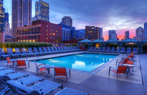 Downtown Chicago Hotel | 50th Floor Mag Mile Studio VIEW, Pool, Gym, Balcony