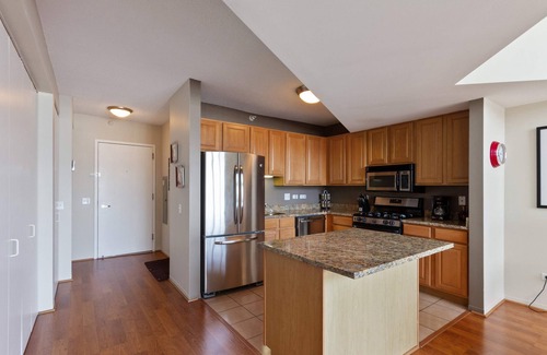 Downtown Chicago Apartment | 51/52nd Floor Penthouse-VIEWS, Fireplace, Pool