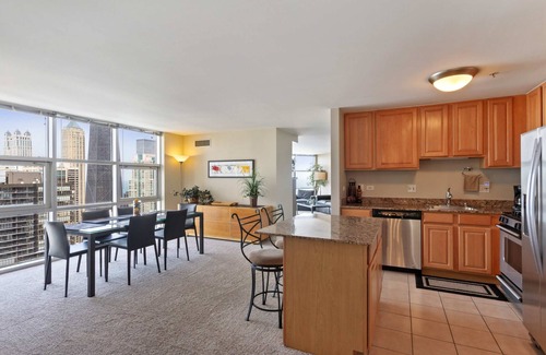 Downtown Chicago Apartment | 51st Floor MagMile Penthouse Views Balcony Pool