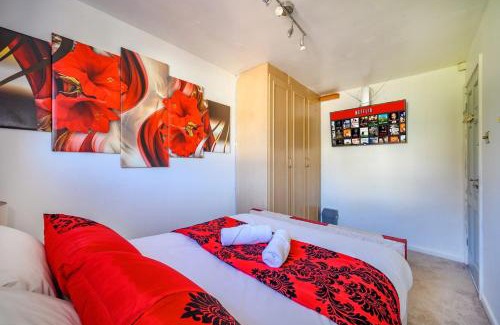 Leeds House | 51VL For your Stylish and Relaxed Stay with Free Parking and Free WiFi