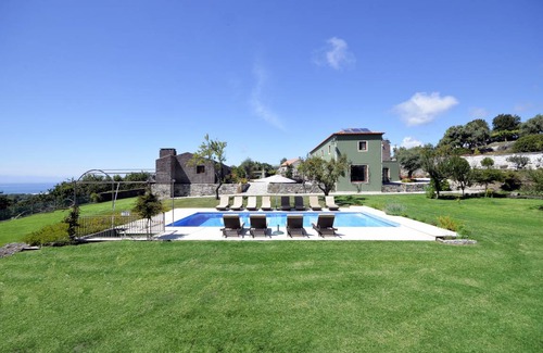 Viana do Castelo Villa | 520 m² Villa ∙ 6 bedrooms ∙ 14 guests