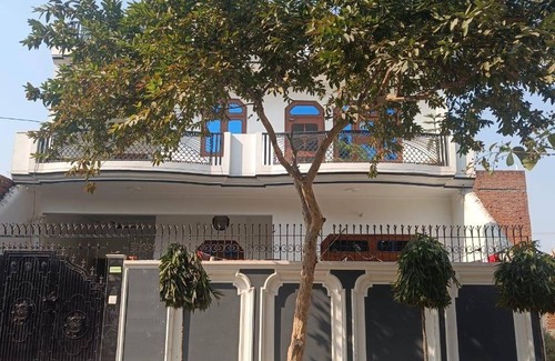 Meerut House | 550 m² Bungalow ∙ 5 bedrooms ∙ 2 guests