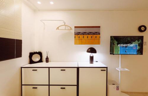 Yeoksam Villa | 5Min Walk to Hanti Station, Gangnam City Center, Daechi Education District, Prime Location, Parking Available, Entrance Exam Friendly, Near Department Stores & Apgujeong Rodeo