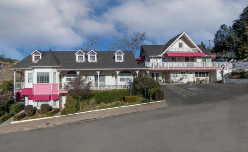 Mariposa Hotel | 5th Street Inn