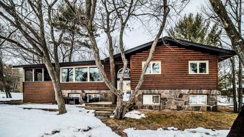 Carling House | 6 Bedroom Lakefront Main House in Sand Bay