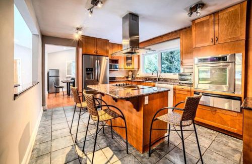 Carling House | 6 Bedroom Lakefront Main House in Sand Bay