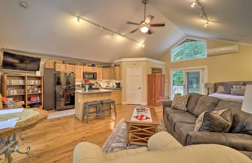 West Jefferson Apartment | 60 m² Apartment ∙ 2 guests