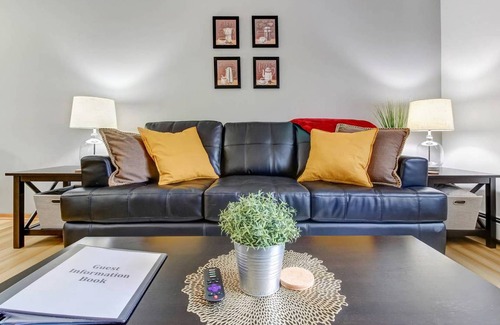 Wauwatosa Apartment | 64 m² Apartment ∙ 1 bedroom ∙ 4 guests