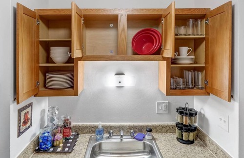 Wauwatosa Apartment | 64 m² Apartment ∙ 1 bedroom ∙ 4 guests