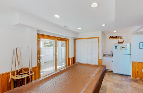Ocean Hill House | 6BR Oceanside | Pool | Hot Tub | Balcony | Tennis