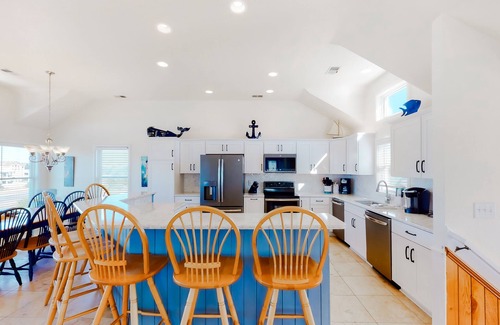 Ocean Hill House | 6BR Oceanside | Pool | Hot Tub | Balcony | Tennis