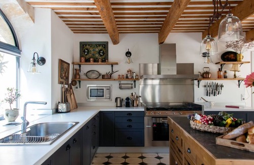 Mouries House | 7 Bed 18th C. Mas Perfect Location in Les Alpilles with AC