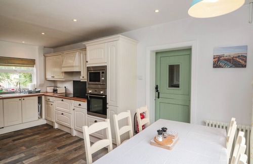 Danby Cottage | 7 DALE END, pet friendly, character holiday cottage in Danby