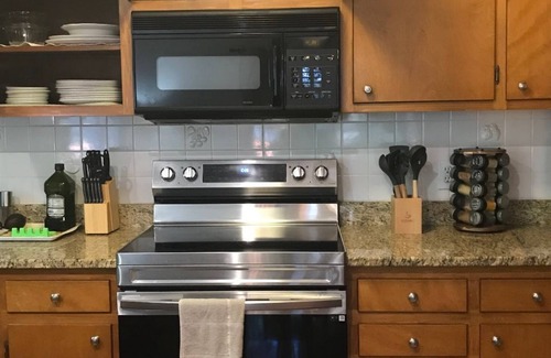 Northeast Raleigh House | 7 Minutes from Downtown Raleigh, Great for Kids.
