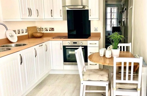Poole House | * 7 NIGHTS OFF PEAK FROM £700.00 * MESSAGE ME FOR OFFER AND AVAILABILITY *