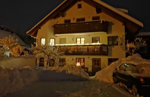 Esseratsweiler Apartment | 70m²- Ferienwohnung mit Terrasse