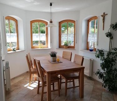 Esseratsweiler Apartment | 70m²- Ferienwohnung mit Terrasse