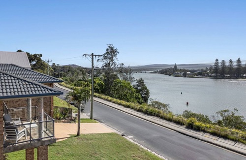 South Evans Head House | 71 Ocean Drive - Impressive Family Home