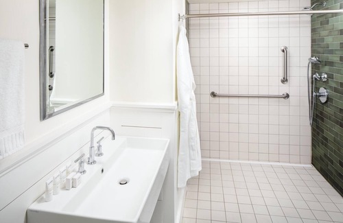 Nantucket Town Hotel | 76 Main Ink Press Hotel
