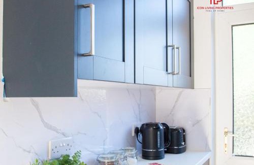 St Helens House | 7Beds Contractor & Family Haven St Helens
