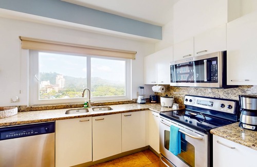 Barrio Santa Lucia Apartment | 7th-floor apt with beach views, pool, BBQ area, gym, beach access, balcony, AC