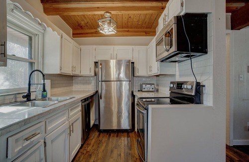 McCalla Cabin | 8 Bed Cabin, between Tuscaloosa and Bham, Close to Golf Courses