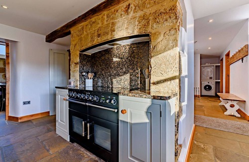 Great Tew Cottage | 8 bedroom luxury holiday home in the Cotswolds with a hot tub - Stonewell Farmhouse