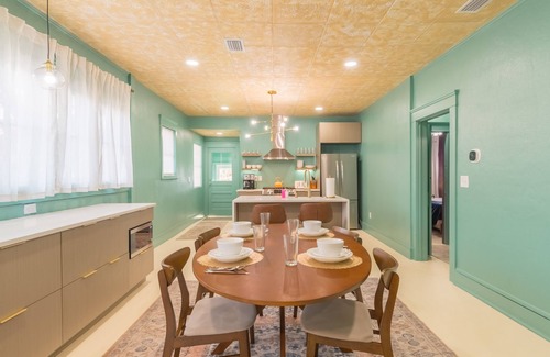Seabreeze Historic District House | 8 beds! Steps 2 Ocean Center/Cowboy Pool/Beach