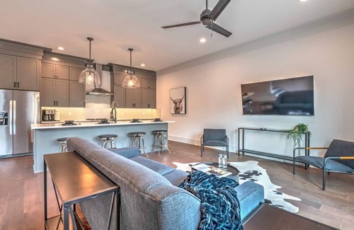 Eastwood House | 8 min to DT★New★E.Nash Home. 4bd/4ba 15min to BNA