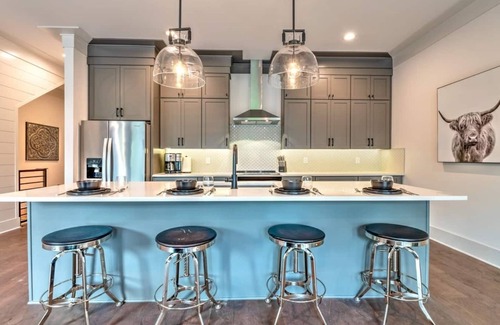 Eastwood House | 8 min to DT★New★E.Nash Home. 4bd/4ba 15min to BNA