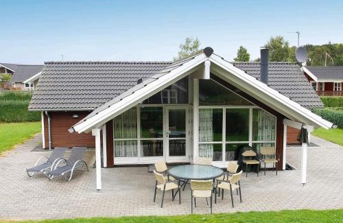 Pøt Strandby House | 8 person holiday home in Juelsminde-By Traum