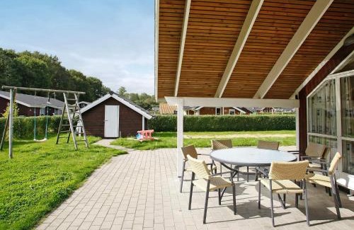 Pøt Strandby House | 8 person holiday home in Juelsminde-By Traum