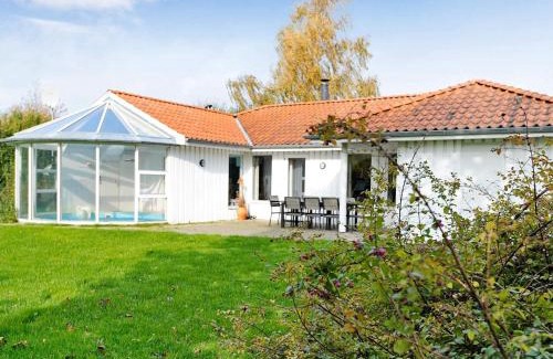 Pøt Strandby House | 8 person holiday home in Juelsminde-By Traum