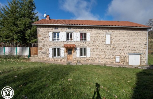 Saint-Antheme House | 80 m² Gîte ∙ 4 bedrooms ∙ 7 guests