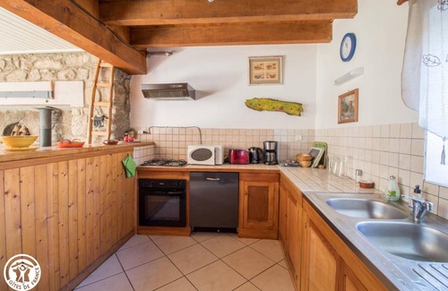 Saint-Antheme House | 80 m² Gîte ∙ 4 bedrooms ∙ 7 guests